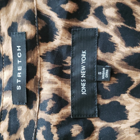 Jones New York Wrap front Blouse S EUC - Picture 4 of 9